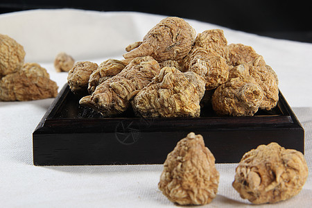 Chiết xuất Maca 0,6% hỗ trợ năng lượng, cân bằng hormone và sức sống tổng thể.